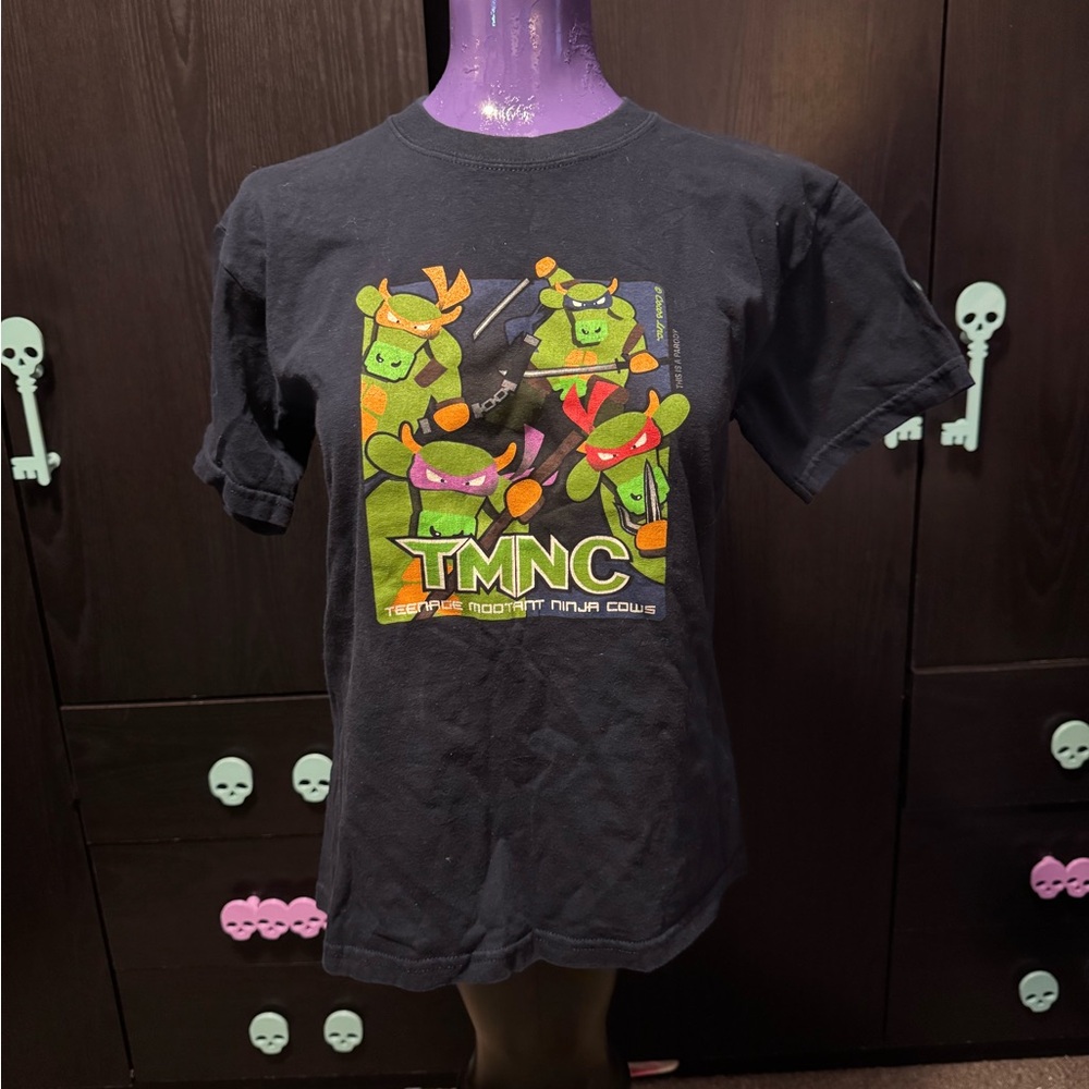 Black Graphic Tee - Short Sleeve